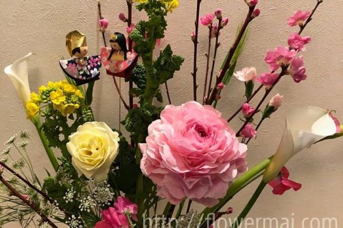 大阪、神戸、芦屋のフラワーアレンジスクールです。お花の講師の資格や季節のアレンジメント、生け花など体験レッスンお気軽にどうぞ
